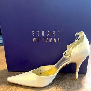 Cream and gold Stuart Weitzman heels. Perfect for a bride!